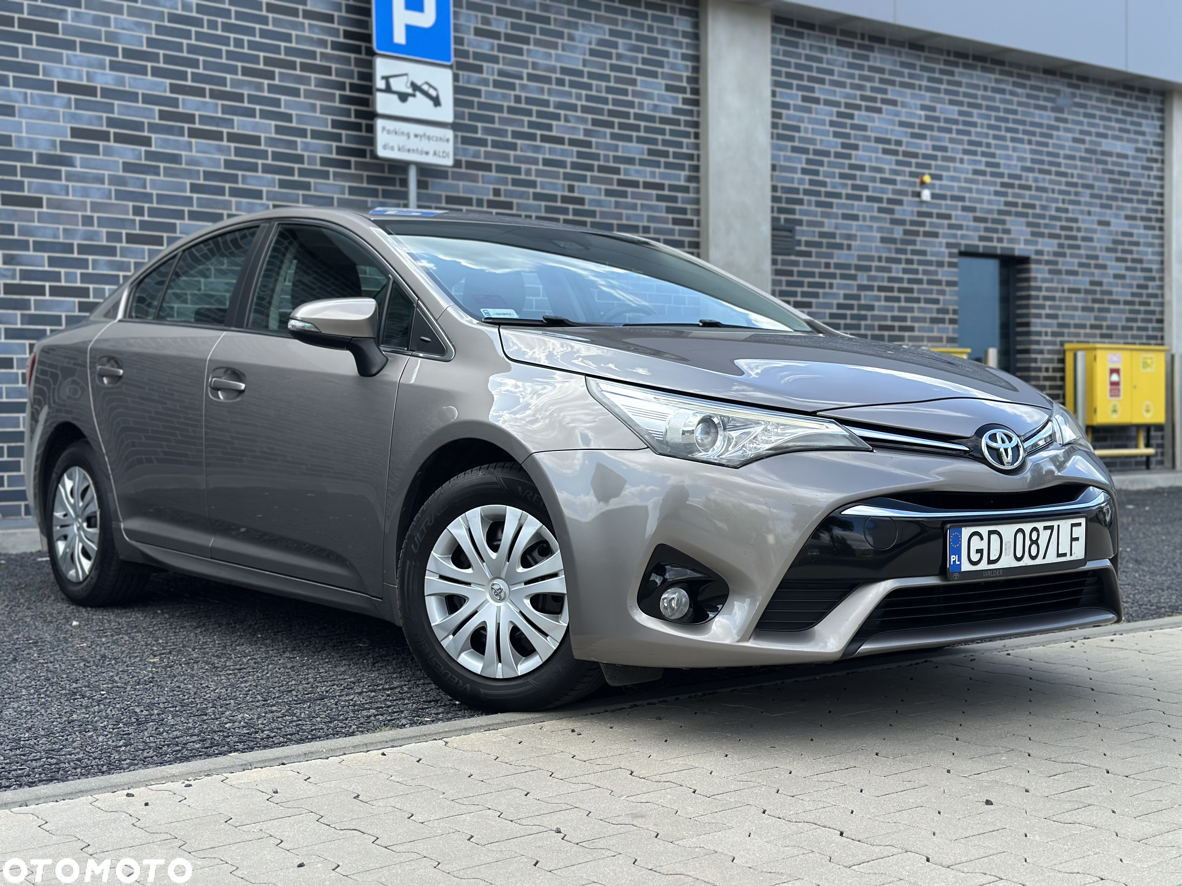 Toyota Avensis 1.6 Active - 18