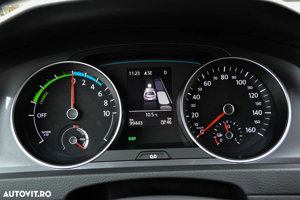 Volkswagen Golf e-Golf - 29