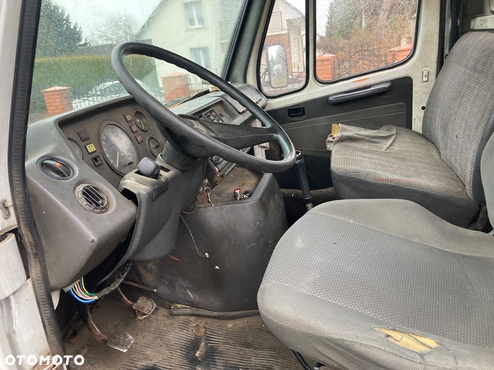 Mercedes-Benz 410 - 19