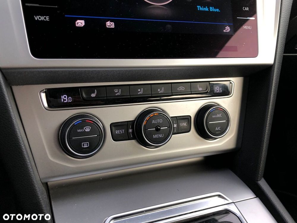 Volkswagen Passat - 21