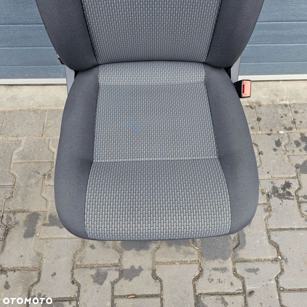 VW T6.1 fotel pasażera przód BRICKS - 4