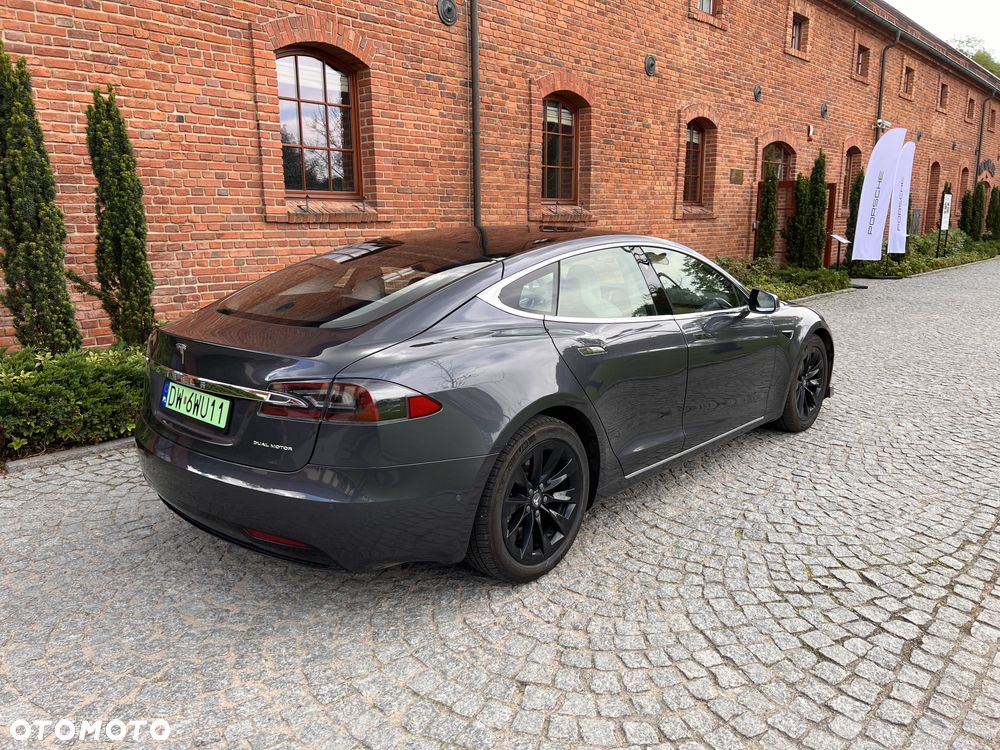 Tesla Model S - 11