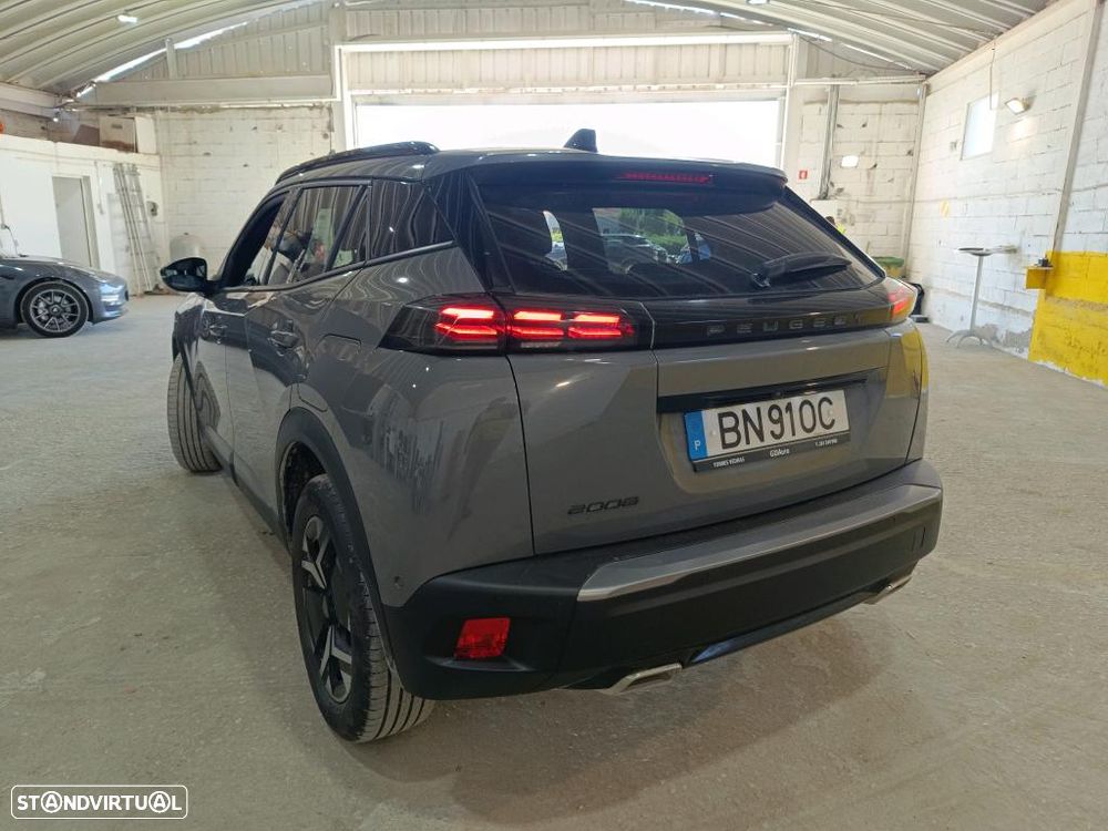 Peugeot 2008 1.2 PureTech Allure EAT8 - 3