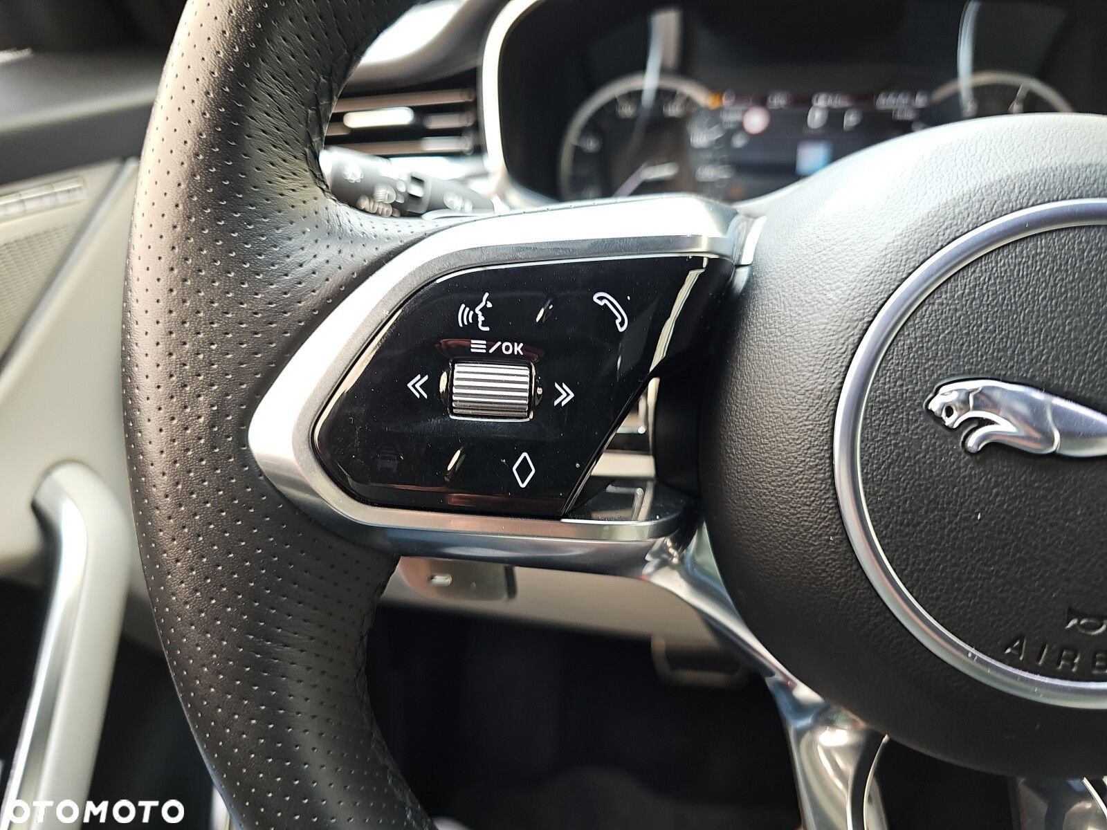 Jaguar F-Pace - 16