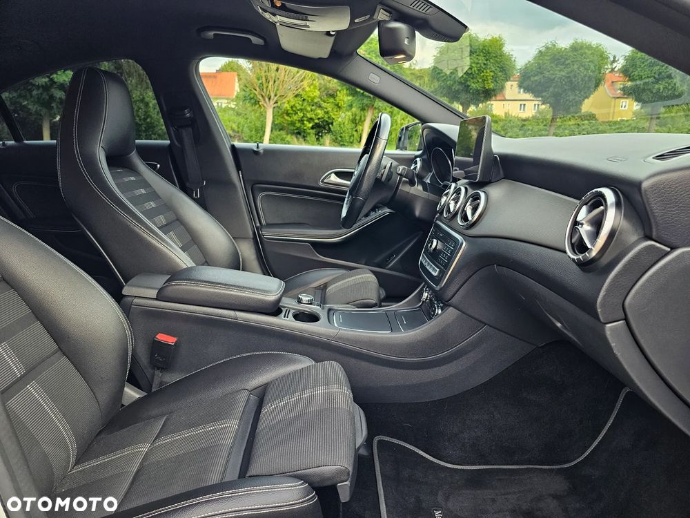 Mercedes-Benz CLA 200 7G-DCT - 15