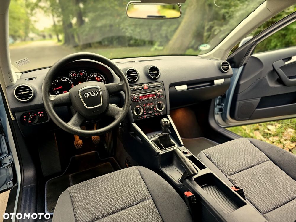 Audi A3 Sportback 1.6 Ambiente - 5