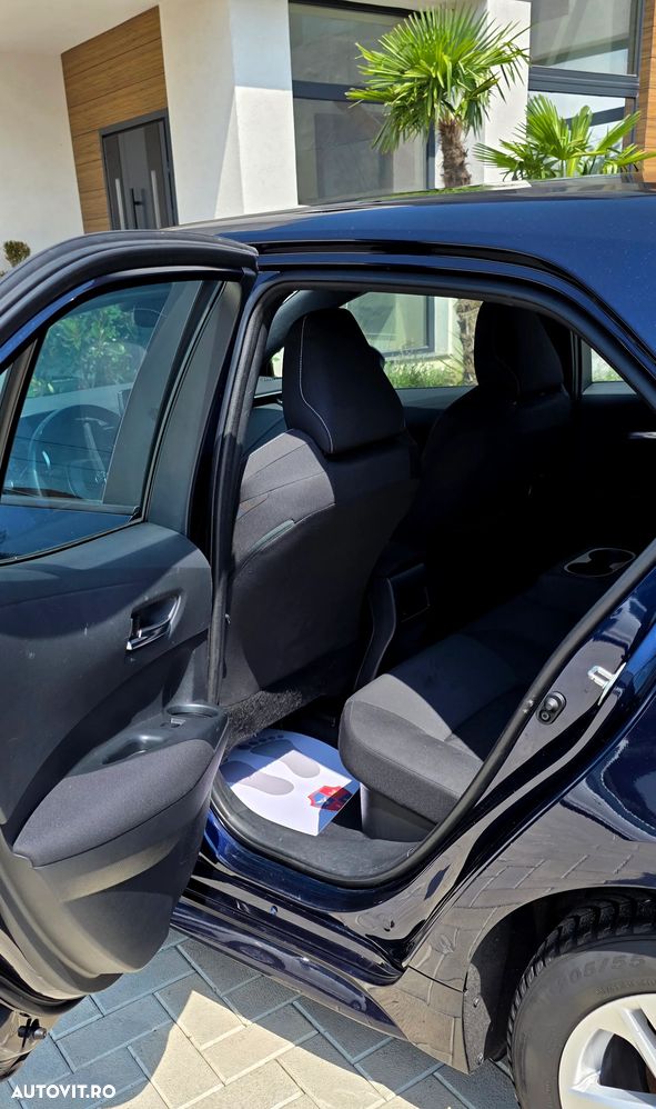 Toyota Corolla 1.8 HSD Business - 18