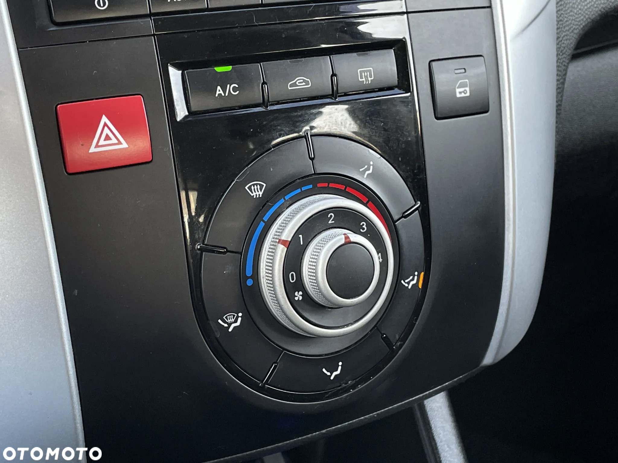 Kia Venga 1.4 CRDi 90 Attract - 26