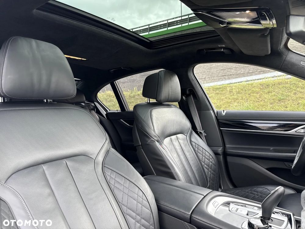 BMW Seria 7 750i xDrive sport - 14