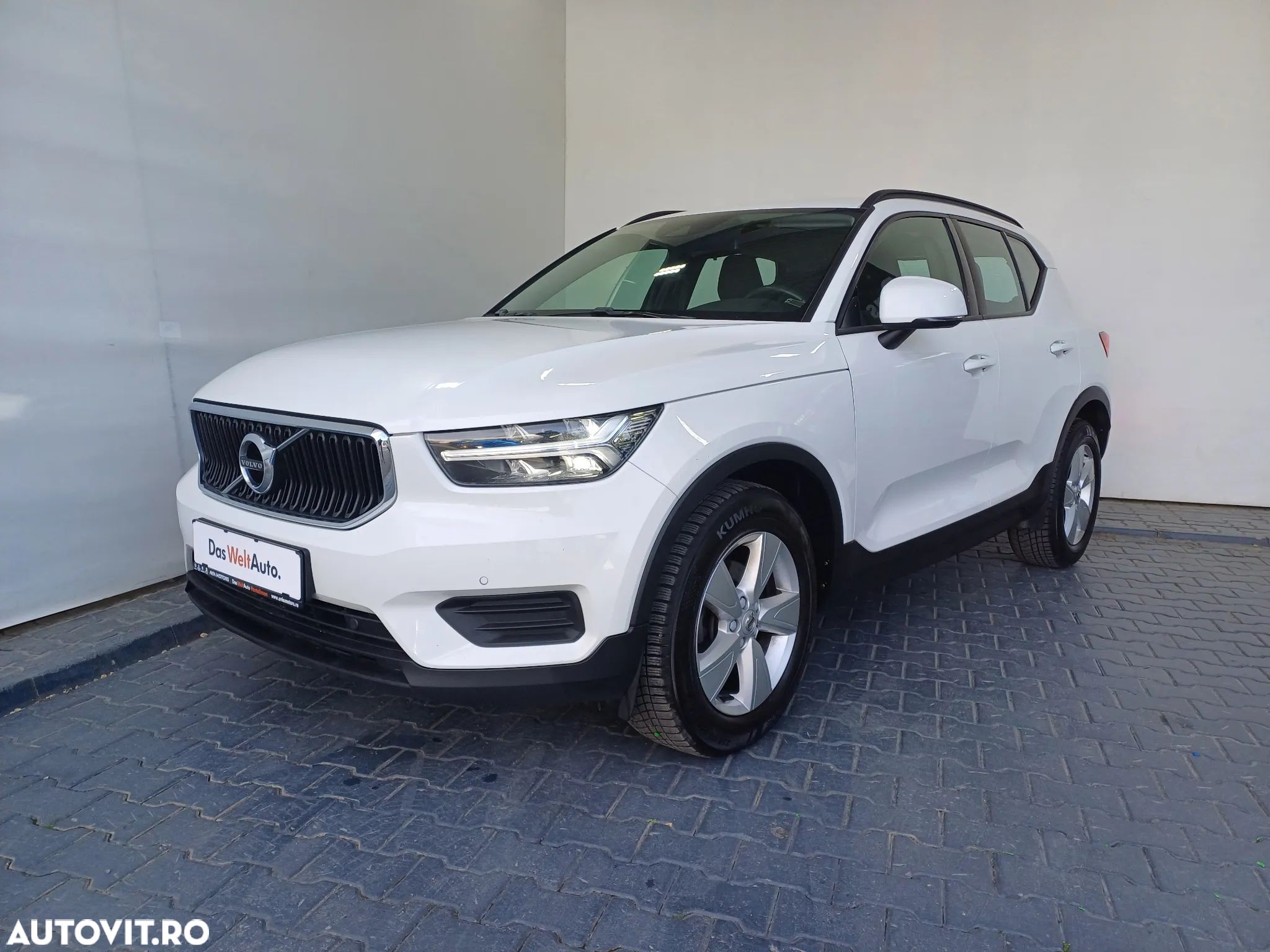 Volvo XC 40 T3 AT8 Momentum Pro - 1