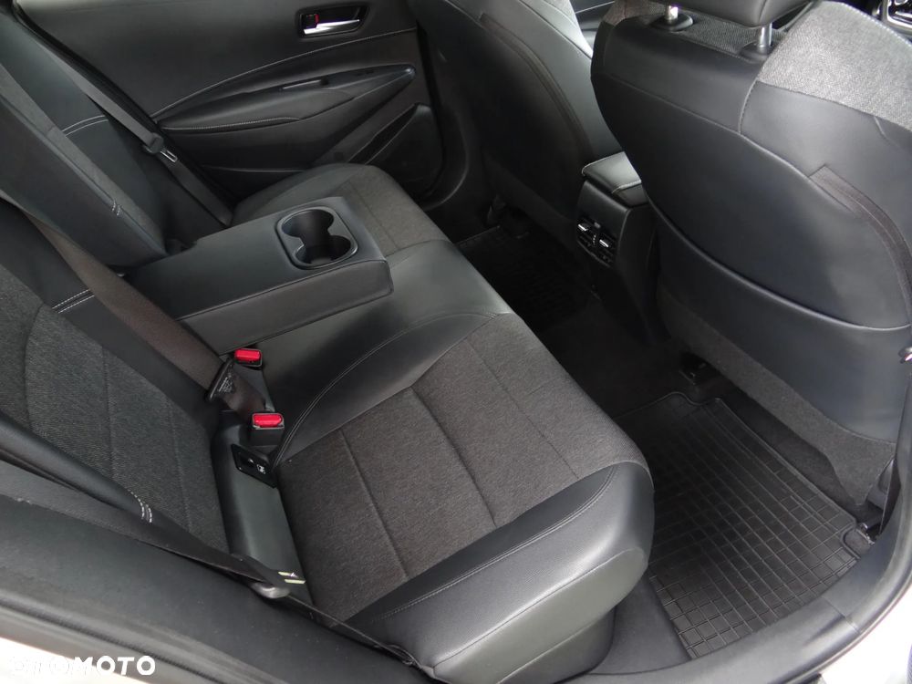 Toyota Corolla 2.0 Hybrid Executive - 27