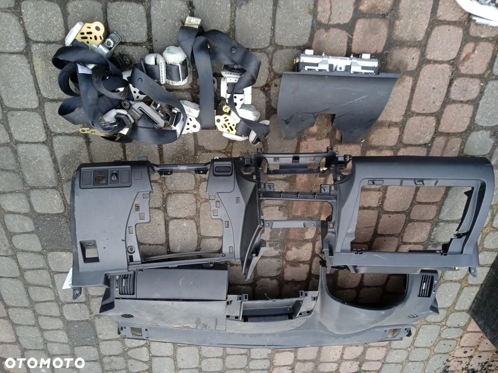 DESKA ROZDZIELCZA Z PASAMI I PODUSZKĘ PASAŻERA TOYOTA COROLLA VERSO 04-09 - 2