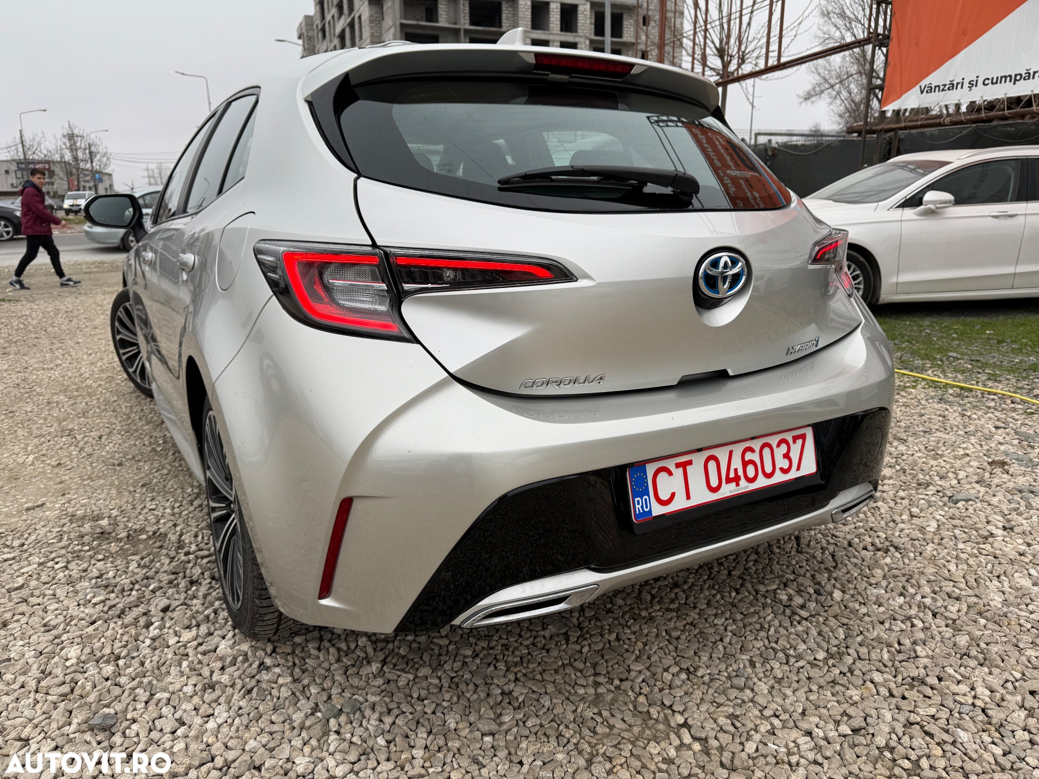 Toyota Corolla 2.0 Hybrid Lounge - 34