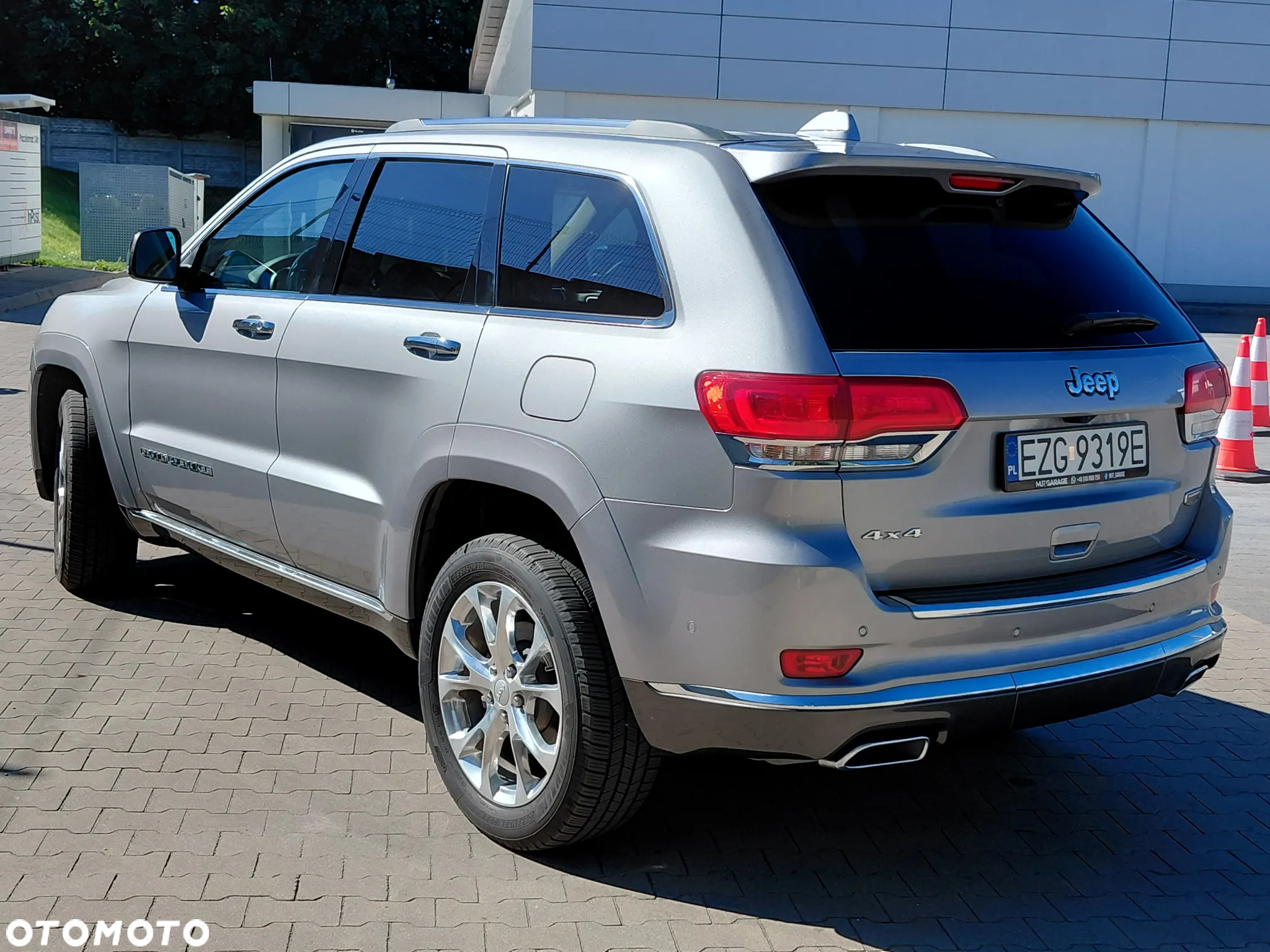 Jeep Grand Cherokee 5.7 V8 HEMI 4WD Automatik Summit - 8