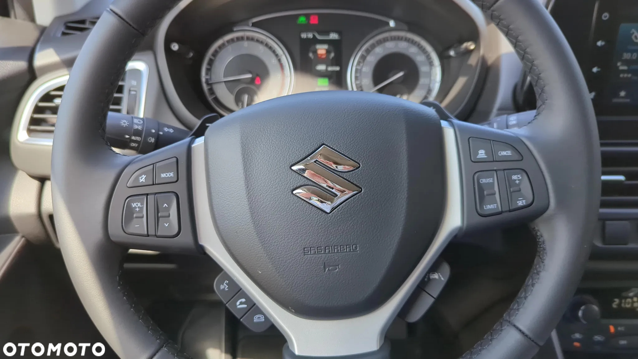 Suzuki SX4 S-Cross 1.5 DualJet Hybrid Premium AGS - 13