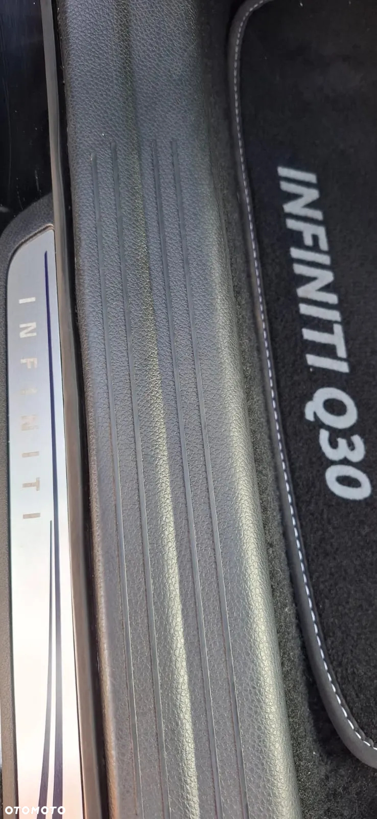 Infiniti Q30 1.6t Premium - 24