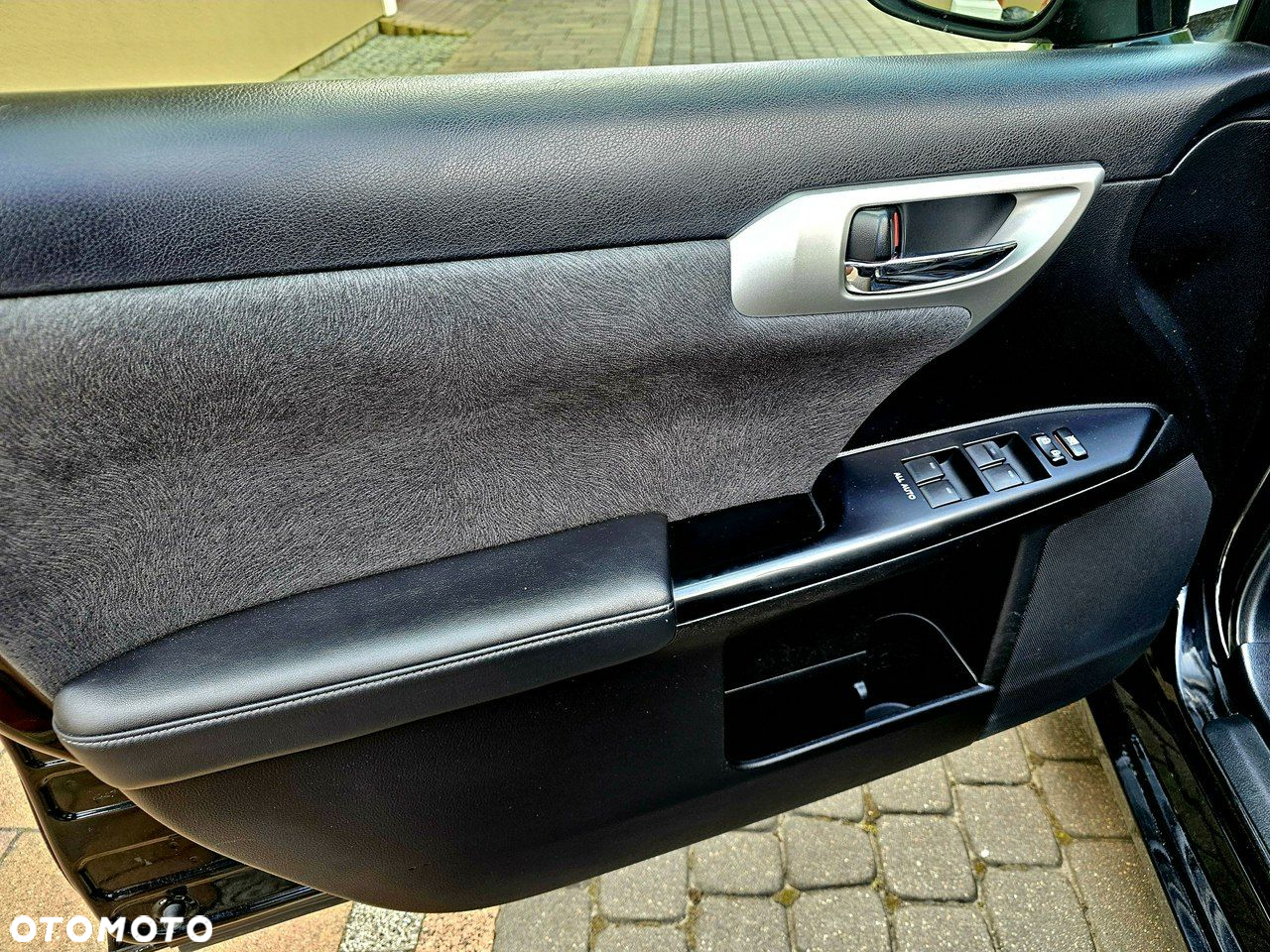 Lexus CT - 9