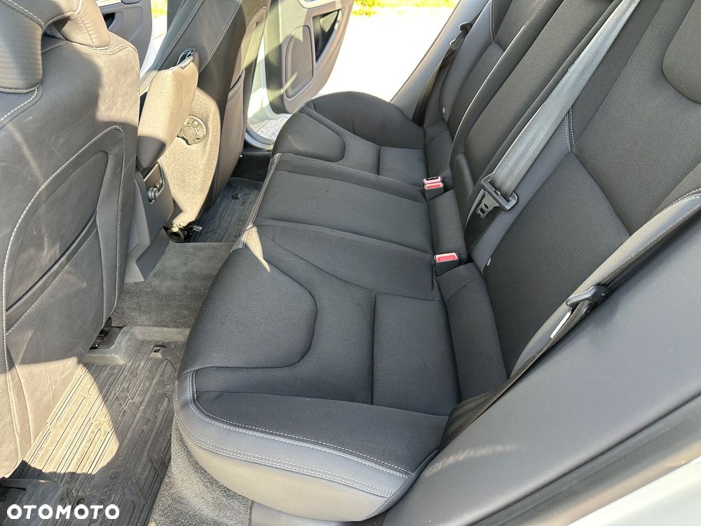 Volvo S60 D5 AWD Momentum - 23
