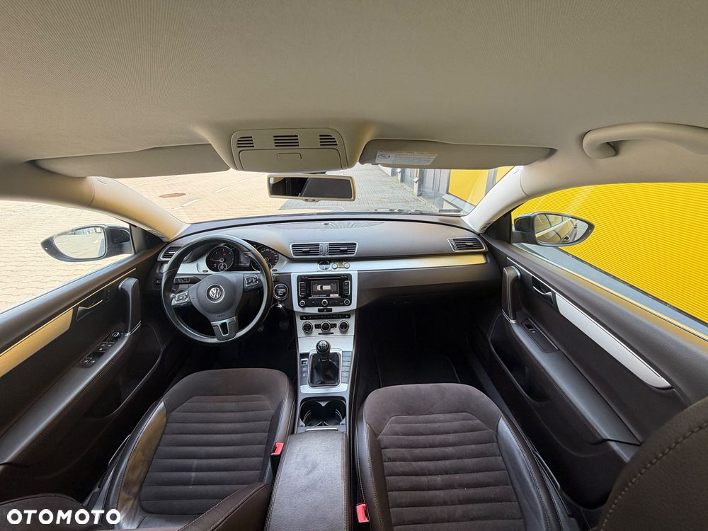 Volkswagen Passat 2.0 TDI Trendline - 14