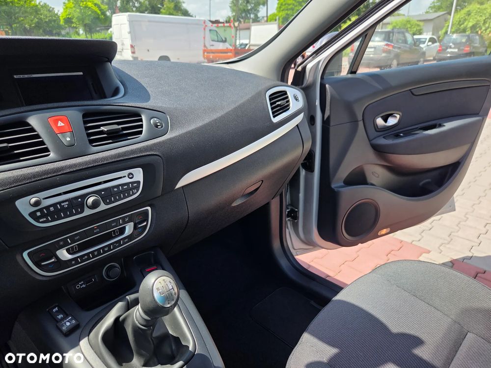 Renault Scenic 1.6 16V 110 LIMITED - 26