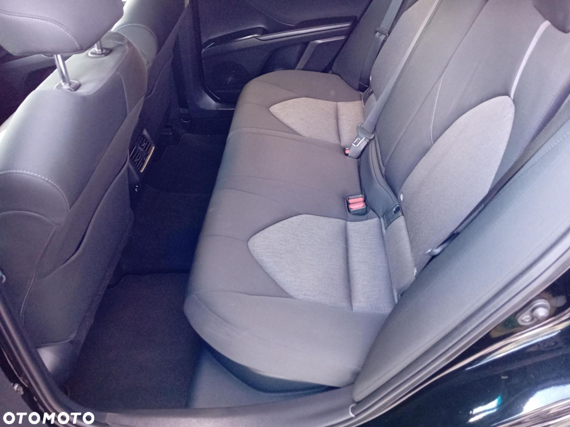 Toyota Camry - 18