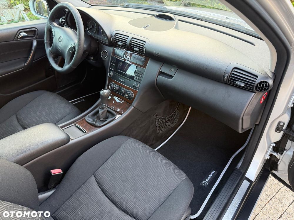 Mercedes-Benz Klasa C 180 Kompressor Elegance Sport Edition - 30