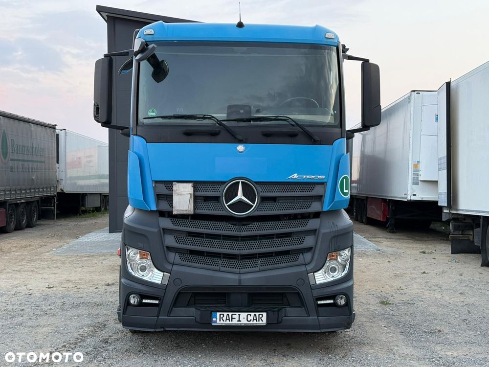 Mercedes-Benz Actros - 3