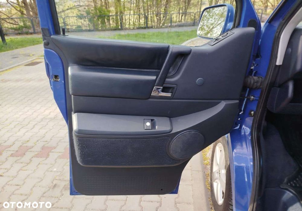 Volkswagen Caravelle - 10