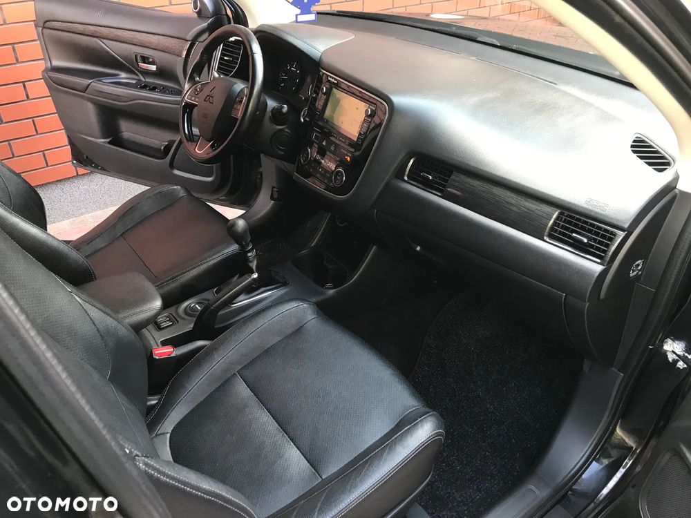 Mitsubishi Outlander 2.2 DI-D 4WD Diamant Edition - 27