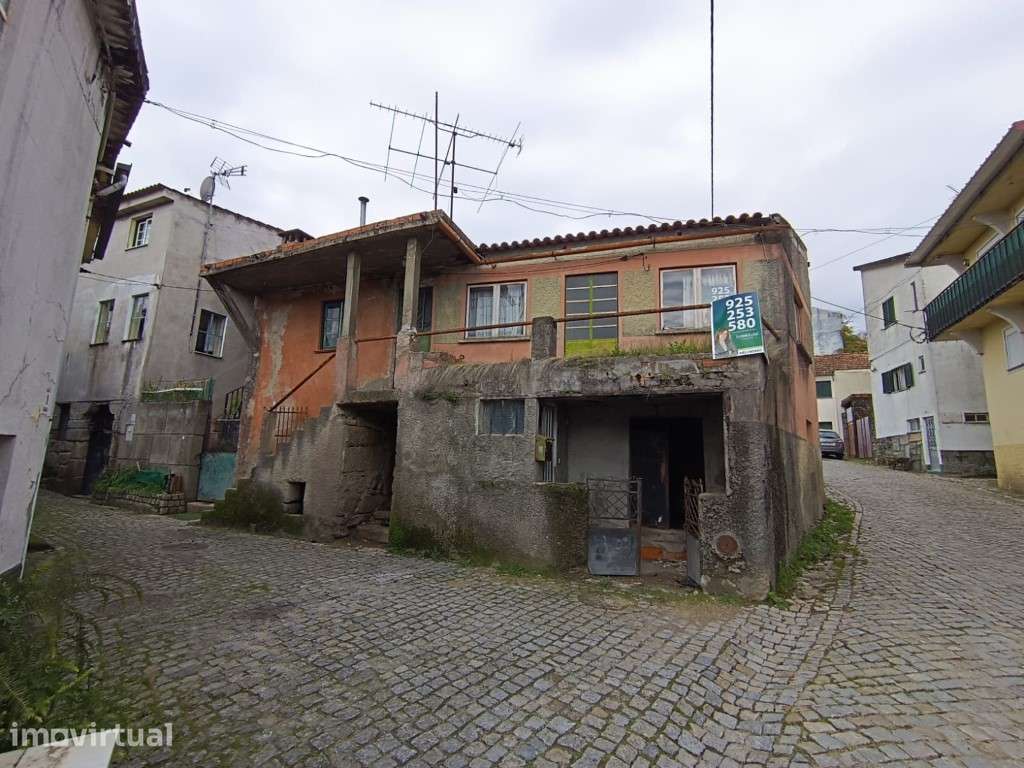 Moradia para Recuperar em Moreira - Nelas - Grande imagem: 2/18