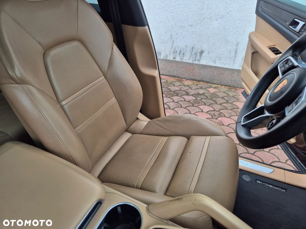 Porsche Cayenne Platinum Edition - 32