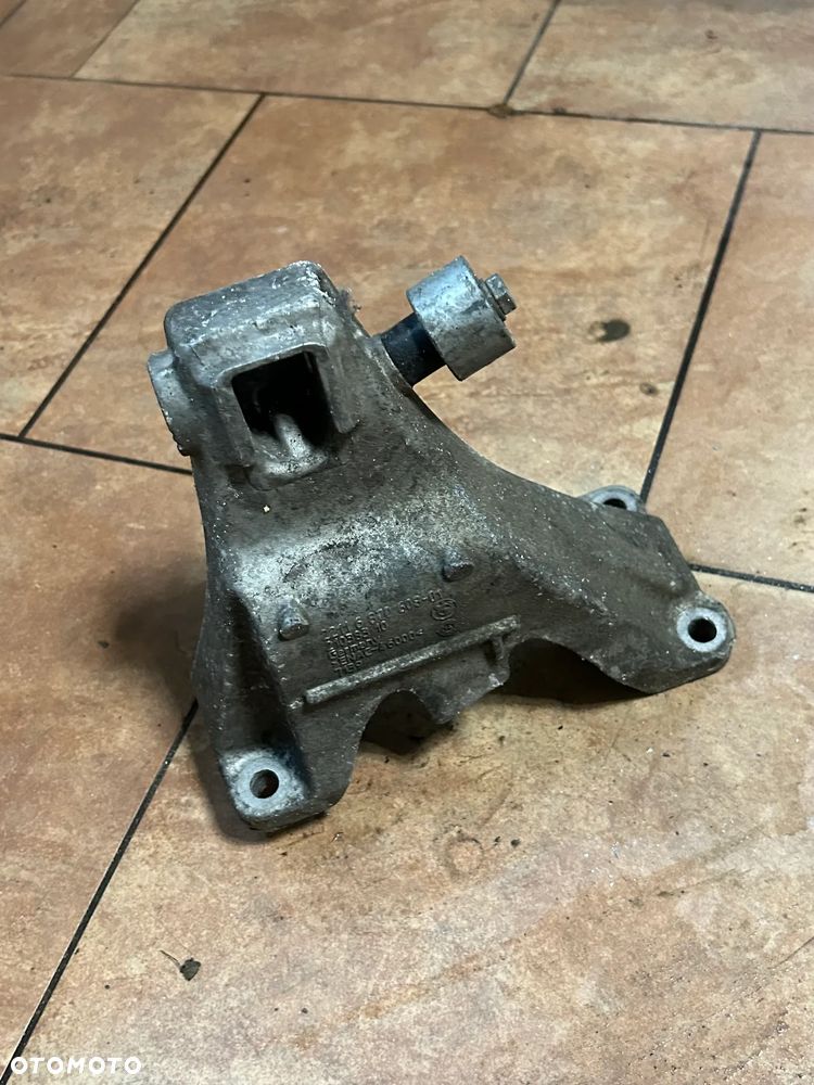 ŁAPA WSPORNIK SILNIKA LEWY BMW F30 N57 XDRIVE 6870608 - 2