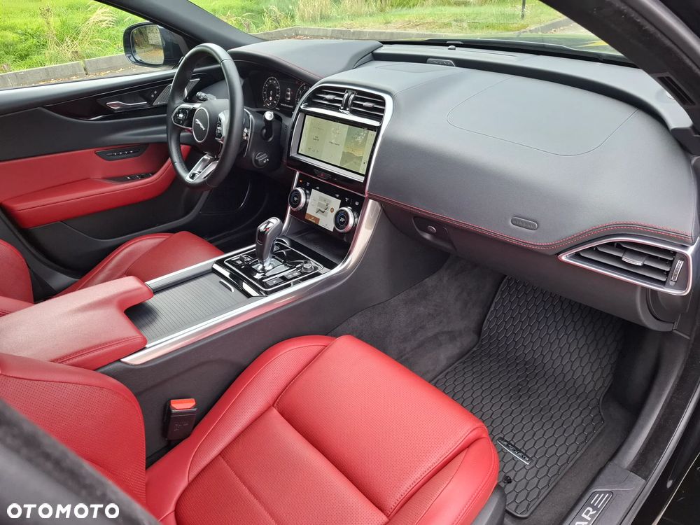 Jaguar XE - 20