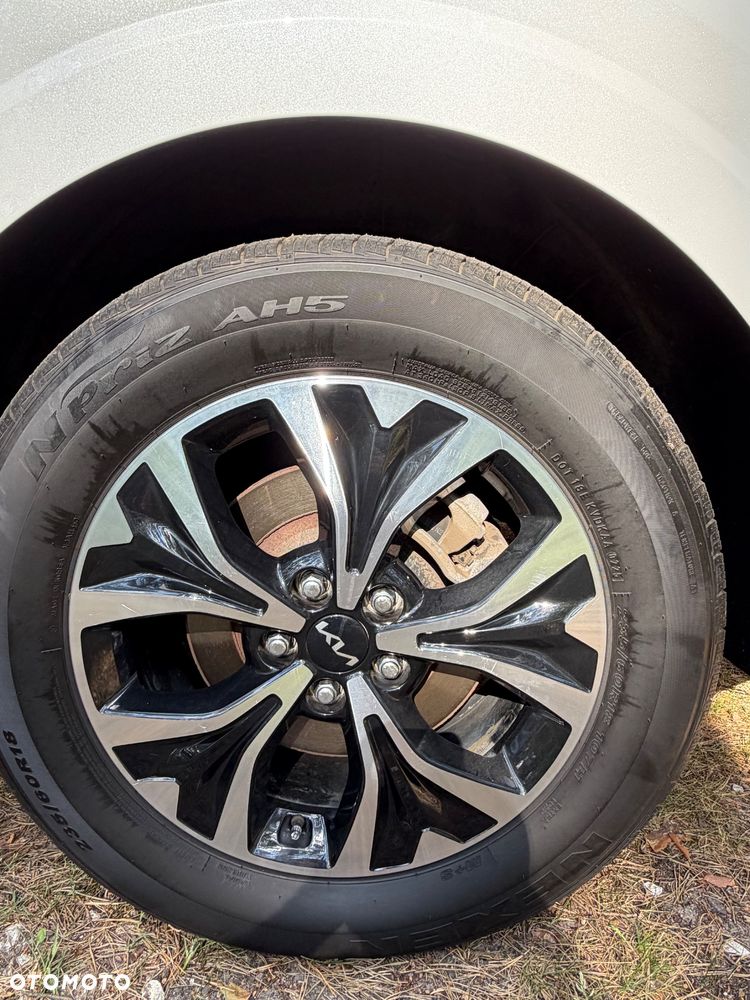 Kia Carnival - 35