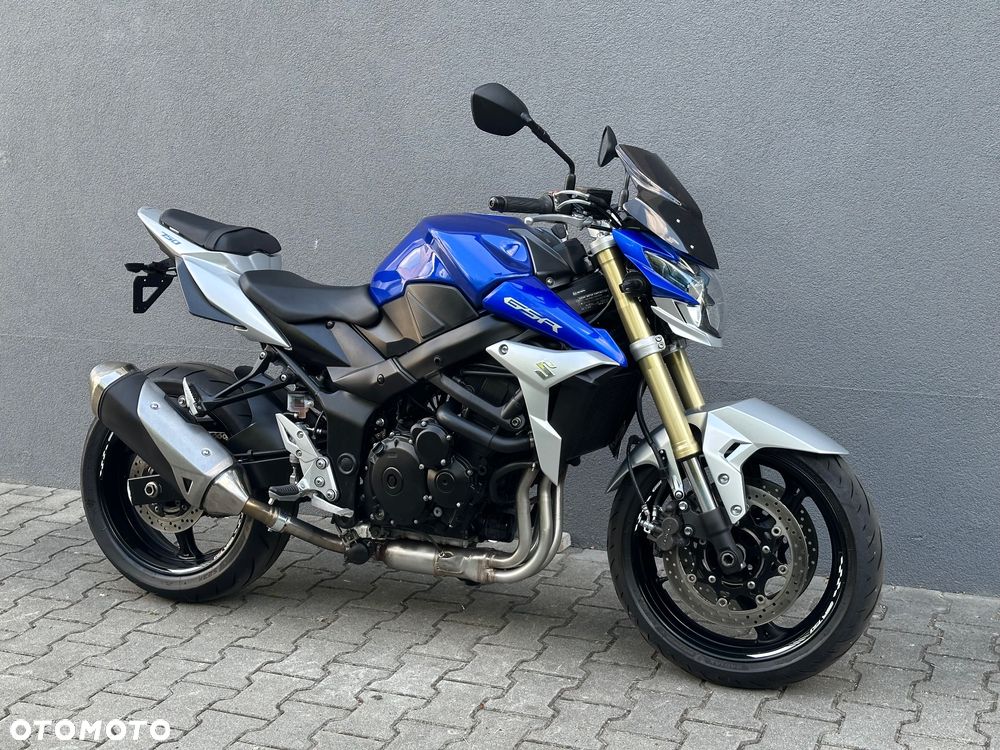 Suzuki GSR - 4