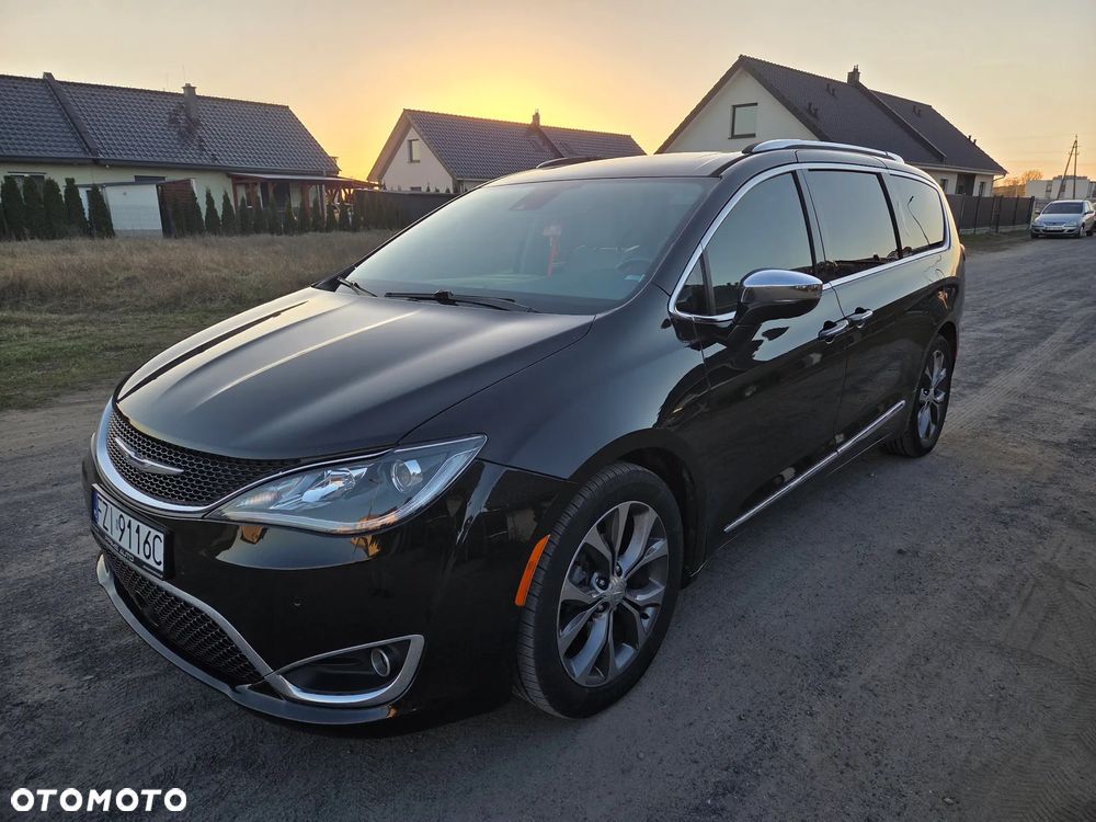 Chrysler Pacifica - 3