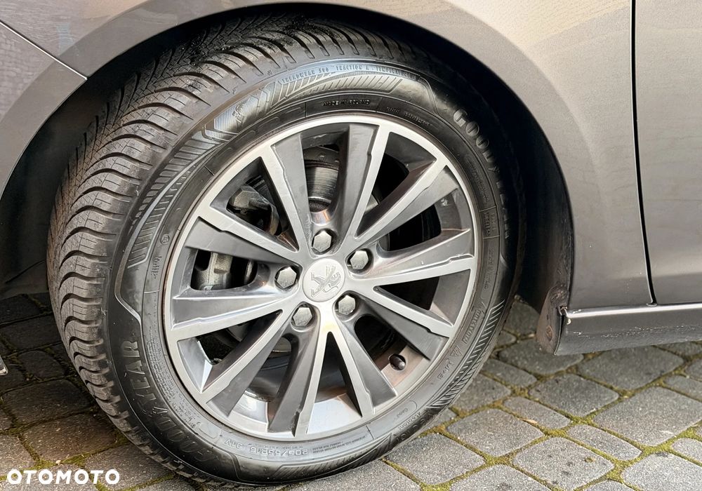 Peugeot 308 1.2 PureTech GPF Allure S&S - 6
