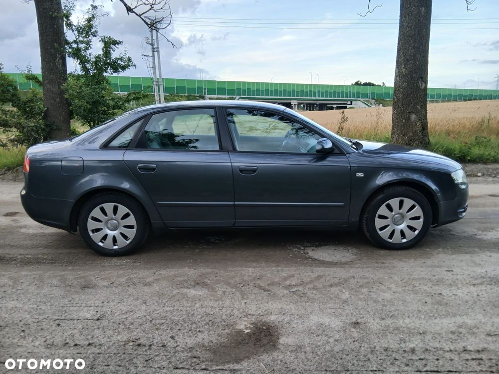 Audi A4 Limousine - 10