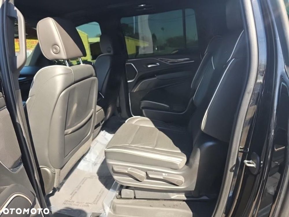 Cadillac Escalade - 13