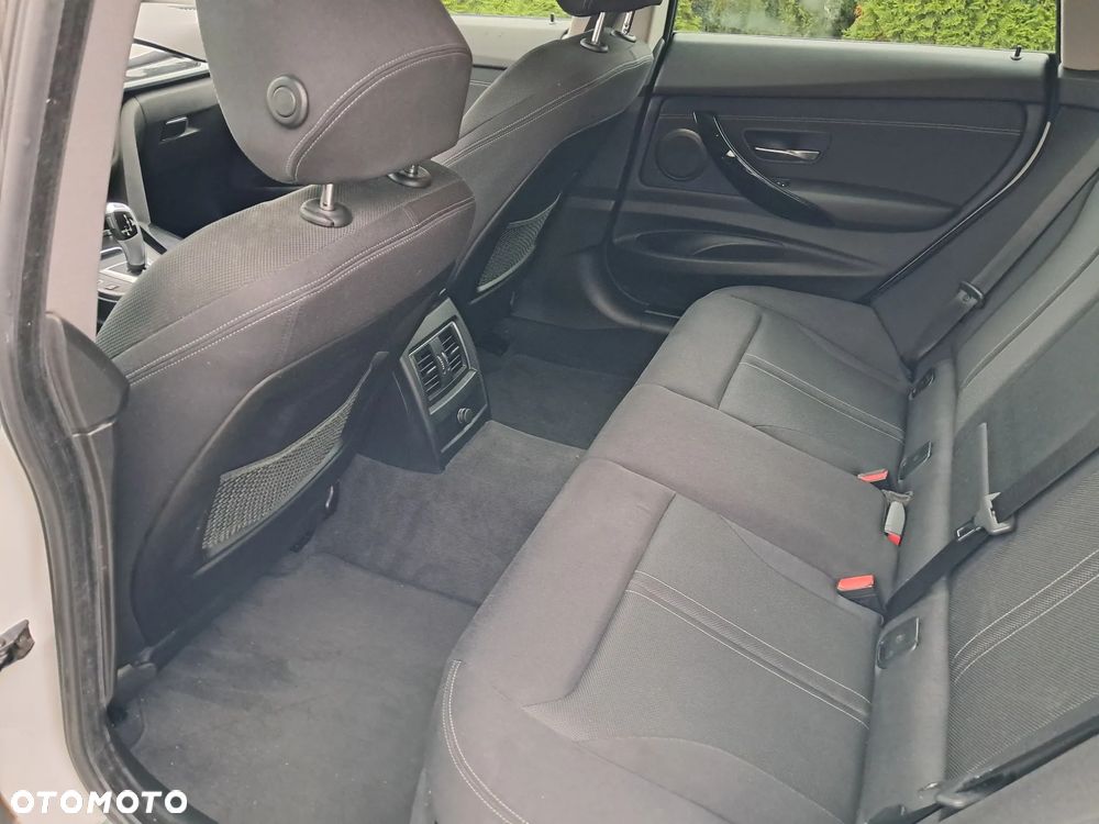 BMW 3 Series 2020 photo 4