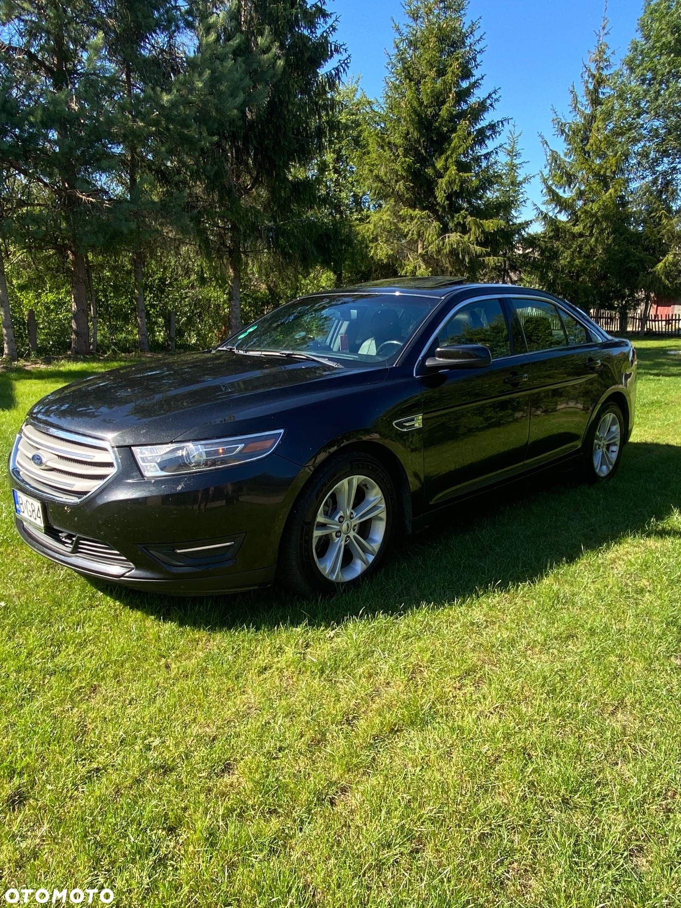 Ford Taurus - 12