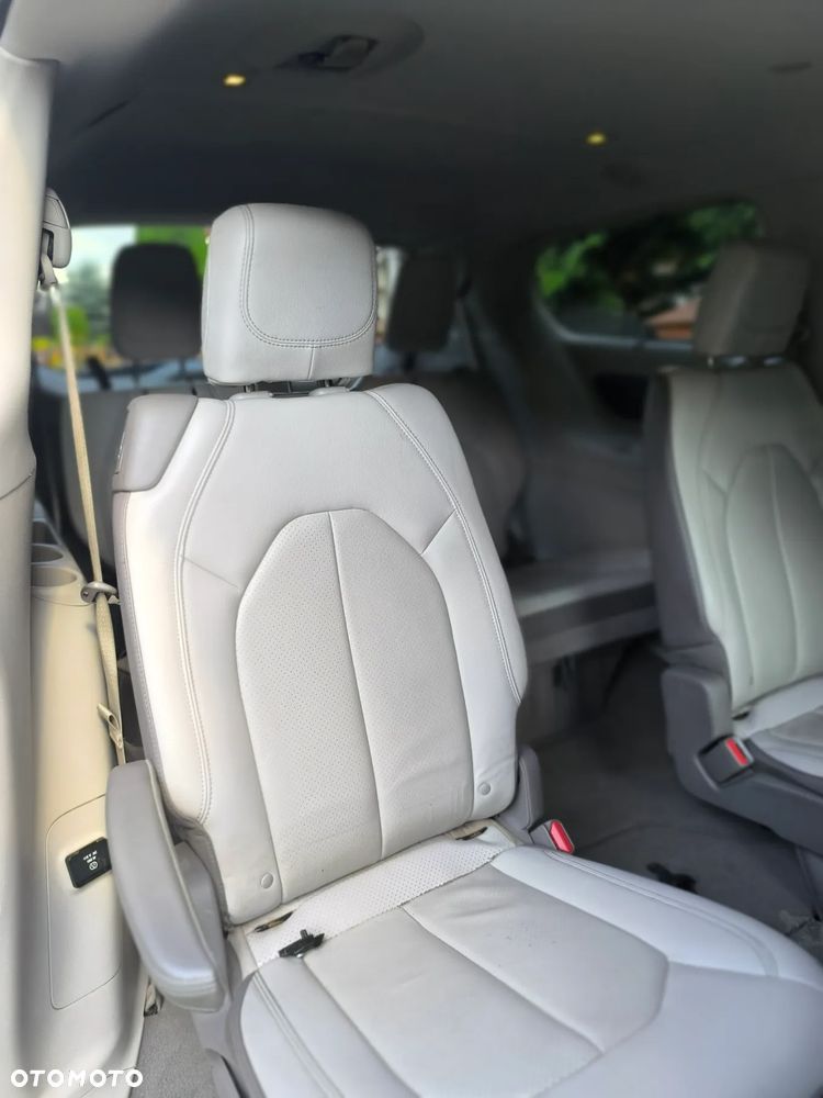 Chrysler Pacifica - 3