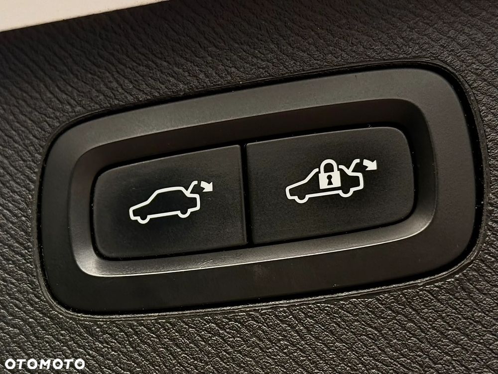 Volvo XC 90 D4 FWD Momentum - 24