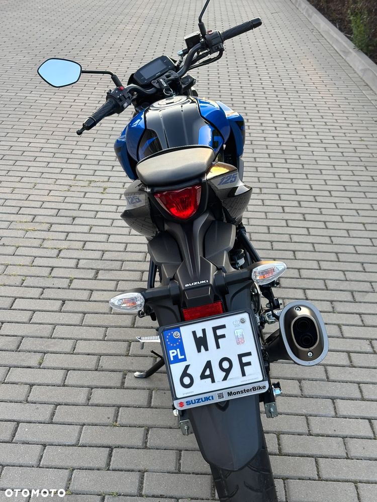 Suzuki GSX - 6
