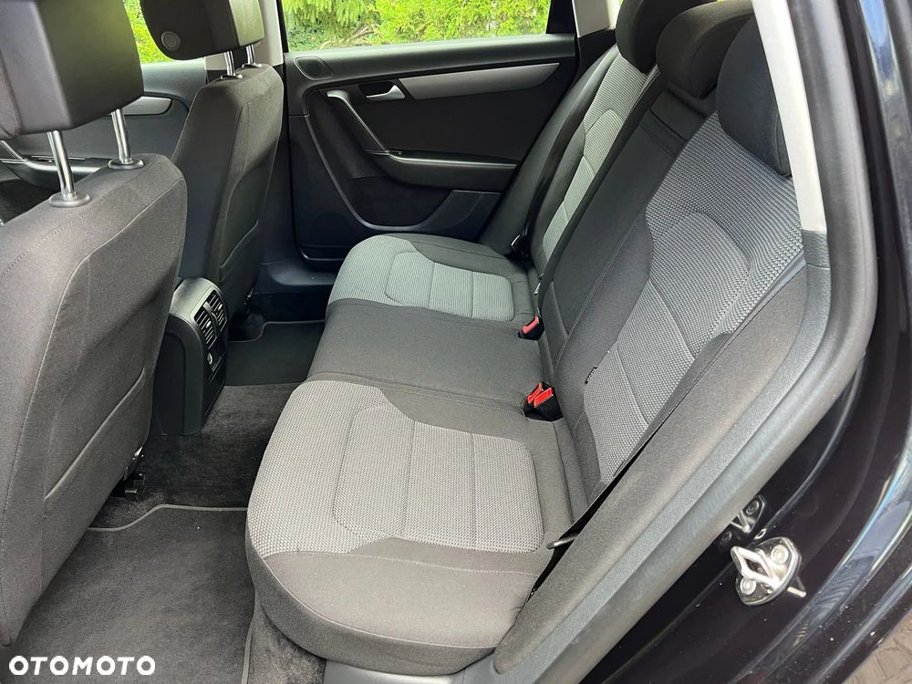 Volkswagen Passat 1.6 TDI Comfortline - 23