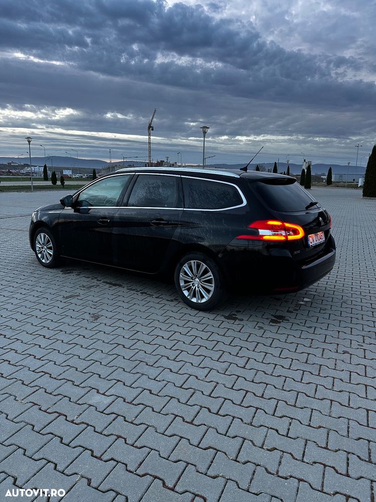 Peugeot 308 SW 1.2 L PureTech Turbo Allure - 5