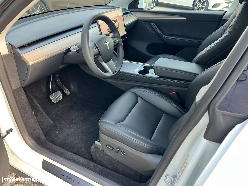 Tesla Model Y Standard RWD - 12