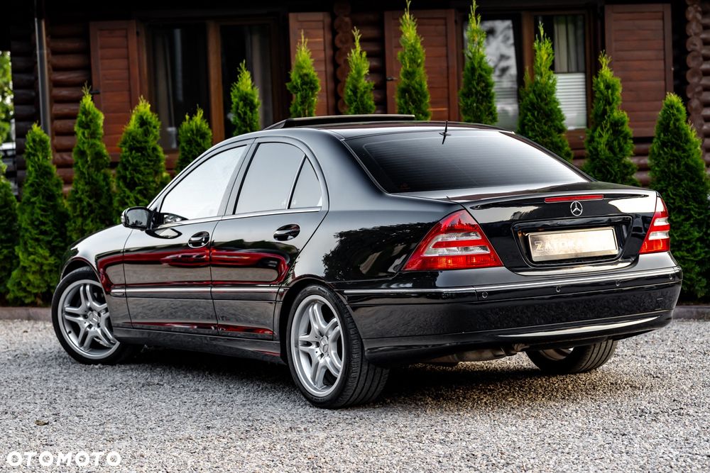 Mercedes-Benz Klasa C 320 4Matic Avantgarde Sport Edition - 10
