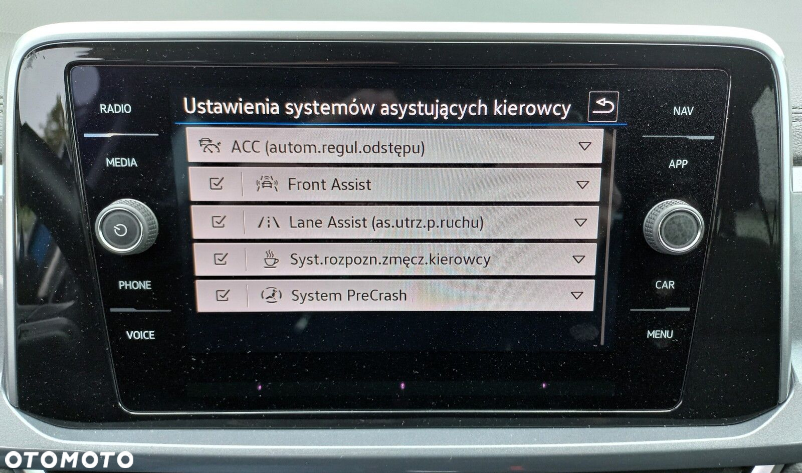 Volkswagen T-Roc - 16