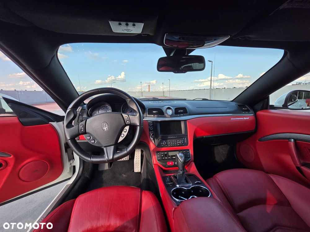 Maserati GranTurismo S Automat - 14